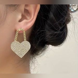 Chick Dangle Earrings Sparkling Heart Design.